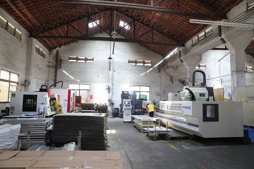 世峻弘茂生產(chǎn)基地18 世峻弘茂生產(chǎn)基地18